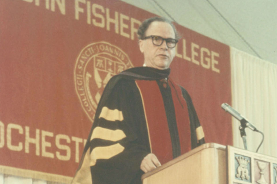 Marshall McLuhan speaks at Fisher's Commencement ceremony.