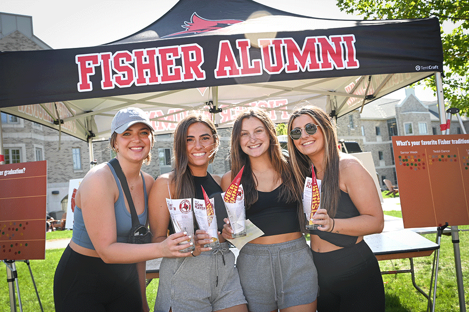 Members of the Class of 2023 at their Fisher for Life alumni event during Senior Week.